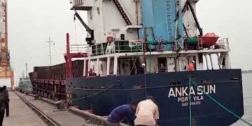 মোংলায় ভিড়েছে রূপপুর বিদ্যুৎ কেন্দ্রের পণ্য নিয়ে বাণিজ্যিক জাহাজ