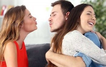 কেন পরকীয়ায় জড়ায় পুরুষ