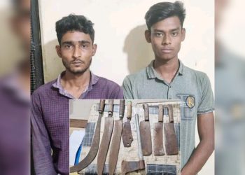 বগুড়ায় ধারালো অস্ত্র সহ গ্রেফতার – ২ 
