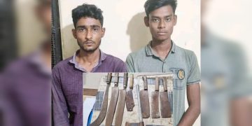 বগুড়ায় ধারালো অস্ত্র সহ গ্রেফতার – ২ 