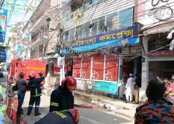 বগুড়ায় বহূতল মার্কেটে আগুন