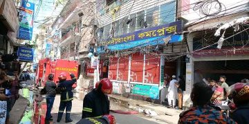 বগুড়ায় বহূতল মার্কেটে আগুন