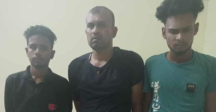 রাজশাহীর পুঠিয়ায় চেকপোস্টে পুলিশের উপর হামলার অভিযোগে গ্রেফতার ৩