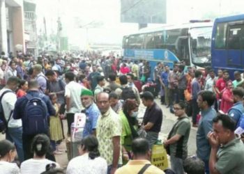 ভারতীয় পণ্য বর্জনের সুর তবুও রেকর্ড সংখ্যক ভারত গমন যাত্রীদের ভিড় স্থলবন্দরে! 