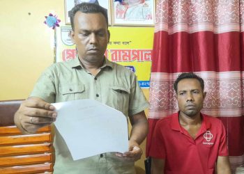 রামপালে শিশু আকাশকে আত্মহত্যার প্ররোচনার অভিযোগে সংবাদ সম্মেলন।