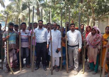 জয়পুরহাটে কৃষি অফিসের পরামর্শে সজিনার ডাল রোপন কর্মসূচীর উদ্বোধন। 