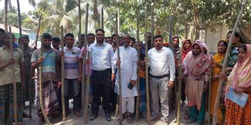 জয়পুরহাটে কৃষি অফিসের পরামর্শে সজিনার ডাল রোপন কর্মসূচীর উদ্বোধন। 