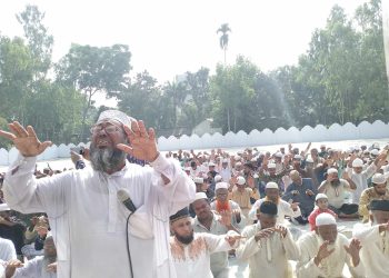 বেড়ায় তাপপ্রবাহের মাঝে বৃষ্টি প্রার্থনায় ইসতিসকার নামাজ আদায়