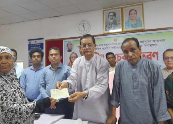 বাউফলে ঢেউটিন বিতরণ