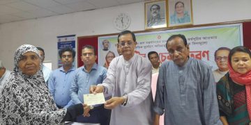 বাউফলে ঢেউটিন বিতরণ