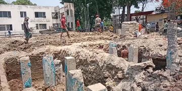 ফরিদপুরে হাসপাতাল ভবন নির্মাণ কাজে অনিয়ম, ঠিকাদার বল্লেন   কাজে অনিয়ম হবেই ।