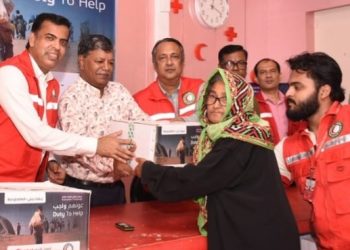 দুস্থদের মাঝে খাবার সামগ্রী বিতরণ