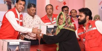 দুস্থদের মাঝে খাবার সামগ্রী বিতরণ