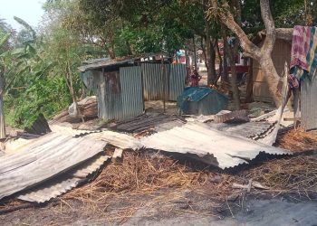 সালথায় ক্যারাম খেলা নিয়ে আওয়ামী লীগের দুই গ্রুপের মধ্যে সংঘর্ষ