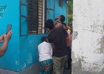 নড়াইলে স্কুলের জানালার গ্রীল থেকে জাহাজ শ্রমিকের ঝুলন্ত লাশ উদ্ধার 