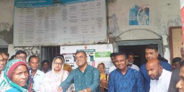 সাড়ে ৬ হাজার পরিবারের মাঝে ঈদবস্ত্র বিতরণ করলেন এমপি