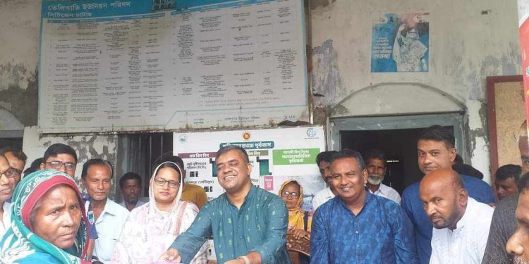 সাড়ে ৬ হাজার পরিবারের মাঝে ঈদবস্ত্র বিতরণ করলেন এমপি