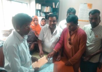 রৌমারীতে ন্যাশনাল সার্ভিস চাকরি পাইলট প্রকল্প কর্মীদের স্মারকলিপি প্রদান। 