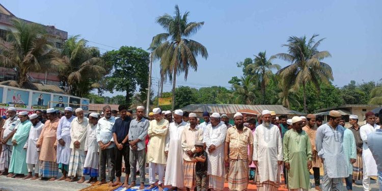 লামার আজিজনগরে বৃষ্টির জন্য ইসতিসকার নামাজ আদায় ।