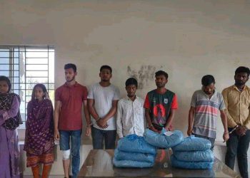 বাগেরহাট মোংলায় পুলিশের অভিযানে গাঁজাসহ আটক ৬ 