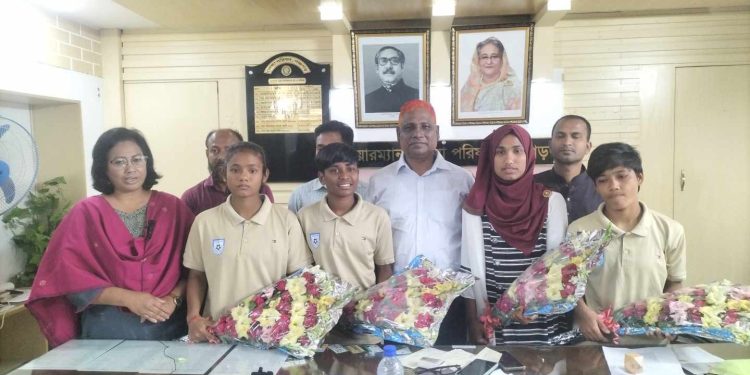ইয়ারজানসহ সাফ অনুর্ধ্ব-১৬ দলে ৪ ফুটবলারকে পঞ্চগড় জেলা পরিষদের সংবর্ধনা
