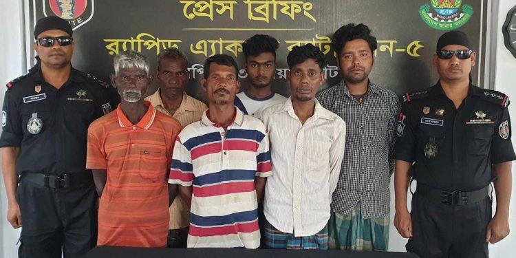 পাঁচবিবিতে ১০৪০ লিটার চোলাই মদ সহ গ্রেফতার ৬