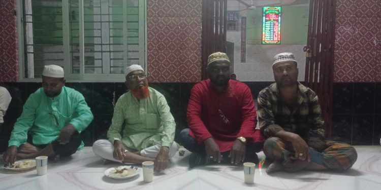 রামপালের কালিকা প্রাসাদ জামে মসজিদে ইফতার মাহফিল