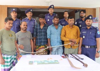 মানিকগঞ্জে খাবারে চেতনানাশক মিশিয়ে ডাকাতি; গ্রেফতার: ৫