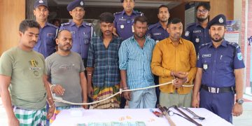 মানিকগঞ্জে খাবারে চেতনানাশক মিশিয়ে ডাকাতি; গ্রেফতার: ৫