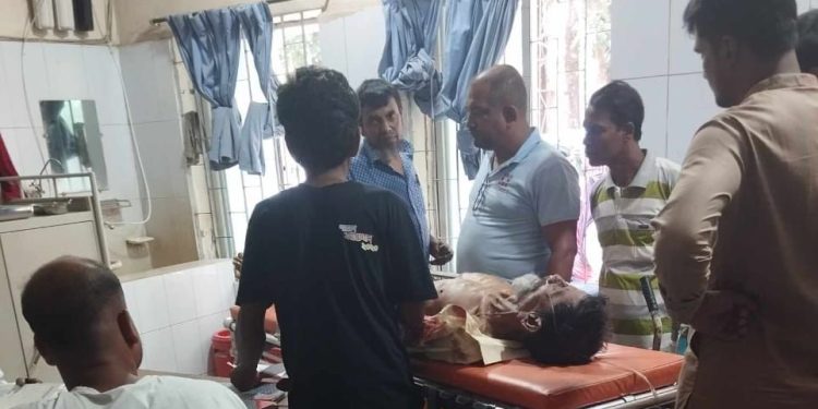 ভূঞাপুরে গরুবাহী ট্রাকের ধাক্কায় প্রাণ হারালেন এক পুলিশ সদস্য।