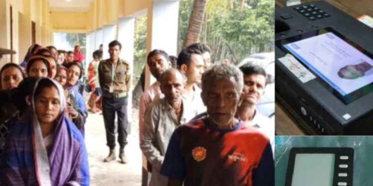 মানিকগঞ্জে শান্তিপূর্ণ পরিবেশে চলছে উপজেলা পরিষদ নির্বাচন ।