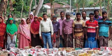 জয়পুরহাটে কৃষি অফিসের উদ্যোগে বস্তায় আদা চাষ।