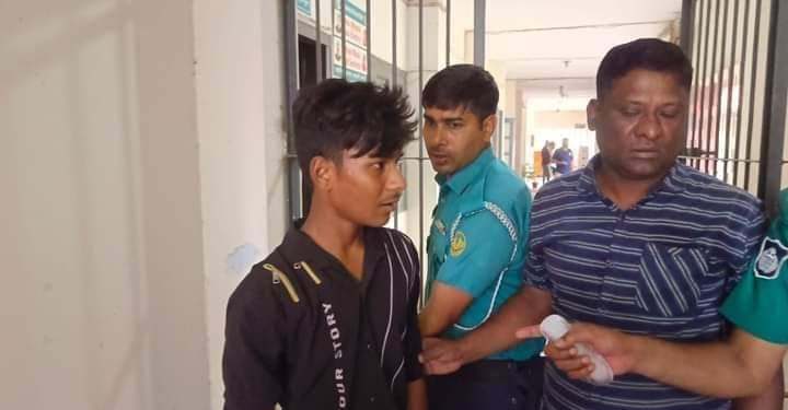 রাজশাহী আরএমপিতে পুলিশ চেকপোস্টে দুই পুলিশকে মারধর করেছে একজন আটক।