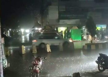 খুলনায় সন্ধ্যার টানা বর্ষণে দগ্ধিত জনজীবনে প্রশান্তির পরশ! 