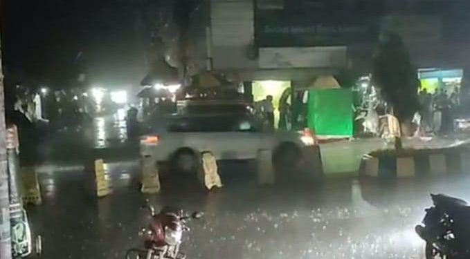 খুলনায় সন্ধ্যার টানা বর্ষণে দগ্ধিত জনজীবনে প্রশান্তির পরশ!