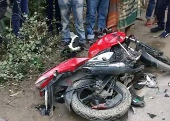 বগুড়ায় সড়ক দুর্ঘটনায় কলেজ ছাত্রী নিহত ।