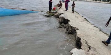 খুলনা জেলার নদী উপকূলীয় সবগুলো ভেরি বাঁধই ঝুঁকিপূর্ণ! 