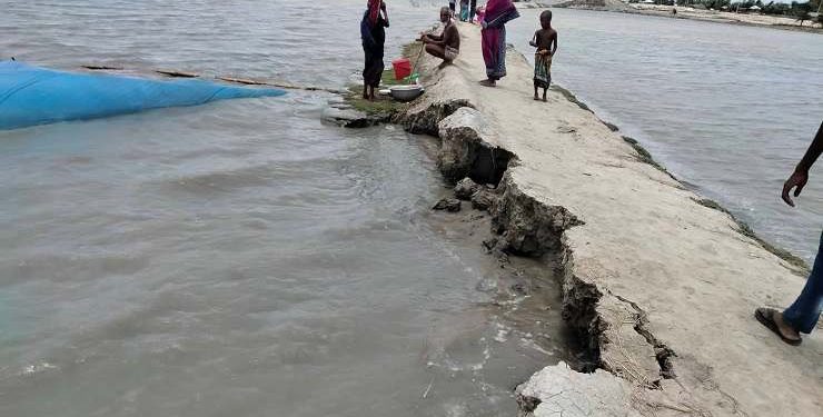 খুলনা জেলার নদী উপকূলীয় সবগুলো ভেরি বাঁধই ঝুঁকিপূর্ণ! 