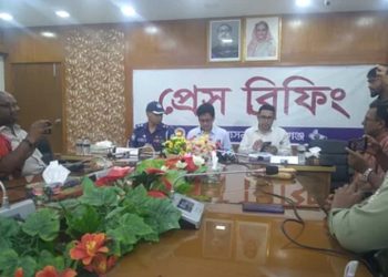 সিরাজগঞ্জে প্রিজাইডিং কর্মকর্তাদের গোপন বৈঠক, গ্রেপ্তার ৬ –