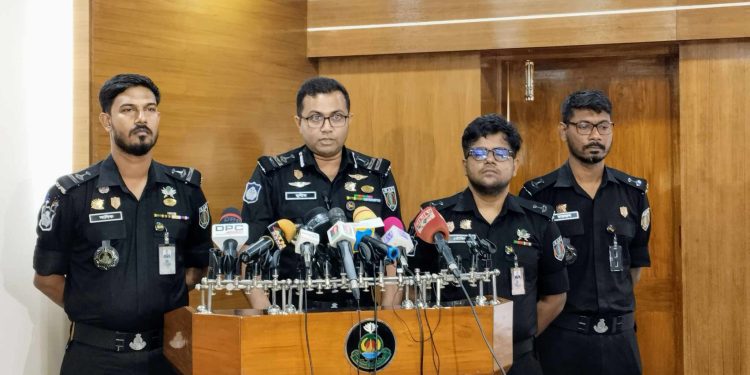 র‌্যাব-৫ এর জালে ডাকাতির প্রস্তুতিকালে মিজু গ্যাংয়ের মূলহোতাসহ আটক ১১