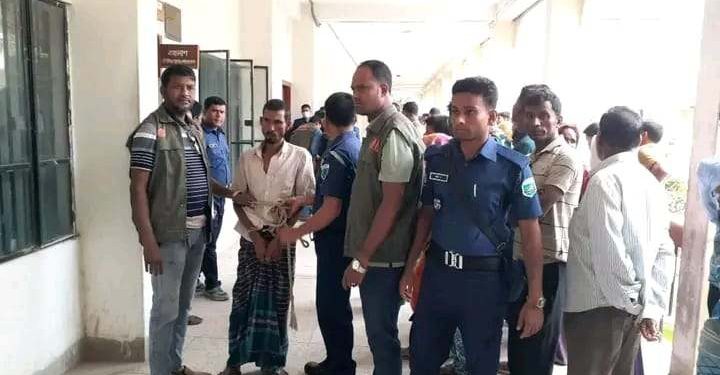 জয়পুরহাটে ভ্যানচালক হত্যা মামলায় ৩ জনের মৃত্যুদন্ডের রায় দিয়েছেন আদালত ।