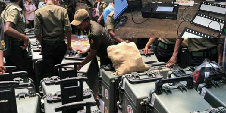 মানিকগঞ্জের কেন্দ্রে কেন্দ্রে যাচ্ছে ইভিএমসহ নির্বাচনী সরঞ্জাম।