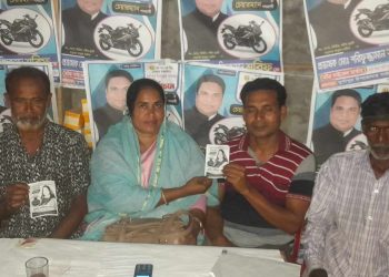 কলস প্রতীকে ভোট চেয়ে মহিলা ভাইস চেয়ারম্যান প্রার্থীর গণসংযোগ ।