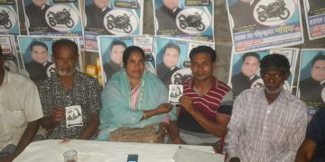 কলস প্রতীকে ভোট চেয়ে মহিলা ভাইস চেয়ারম্যান প্রার্থীর গণসংযোগ ।