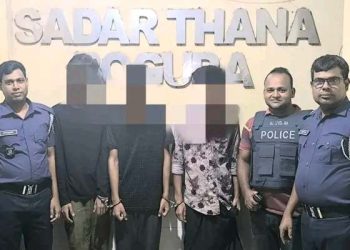 বগুড়ায় দস্যুতার সাথে জড়িত ৩ কিশোর গ্রেফতার – 