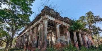 খালিশপুরের নীলকুঠি ইতিহাসের নির্মম সাক্ষী।