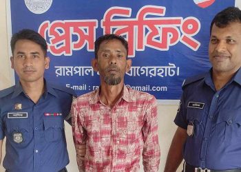 বাগেরহাট রামপালে পুলিশের অভিযানে গাঁজাসহ আটক -১।