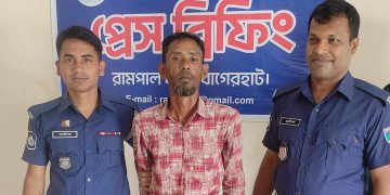বাগেরহাট রামপালে পুলিশের অভিযানে গাঁজাসহ আটক -১।