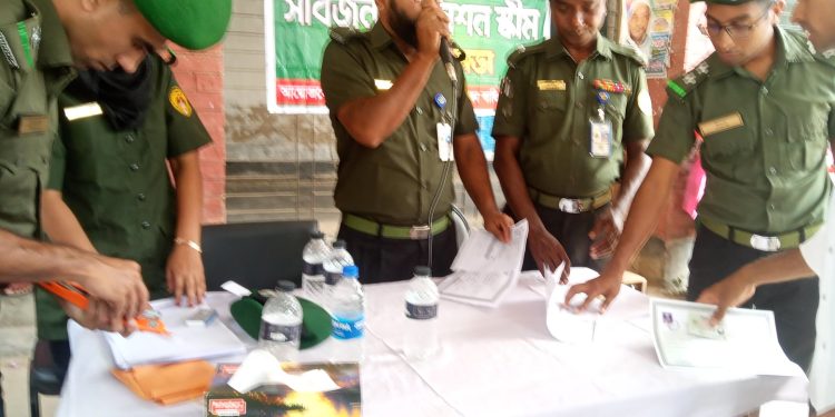 সাপাহার আসন্ন উপজেলা পরিষদ নির্বাচন উপলক্ষে আনসার ও ভিডিপি সদস্যদের বাছাই কার্যক্রম।