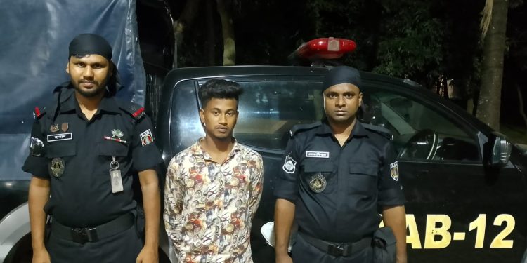 বগুড়ায় ধর্ষণ মামলার আসামী মুন্না র্যাবের হাতে গ্রেফতার-